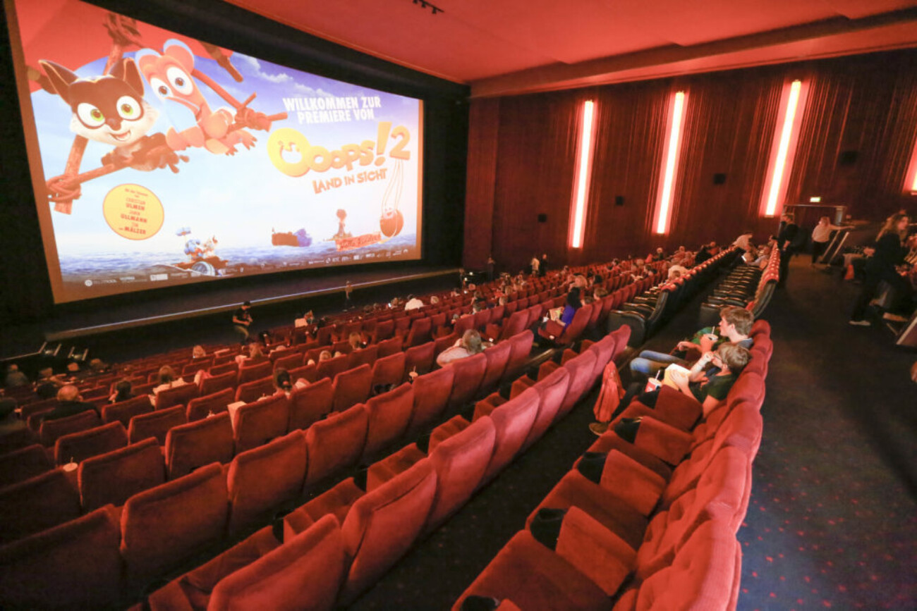 Kinosaal mit Publikum zur Telepool Premiere von OOOPS!