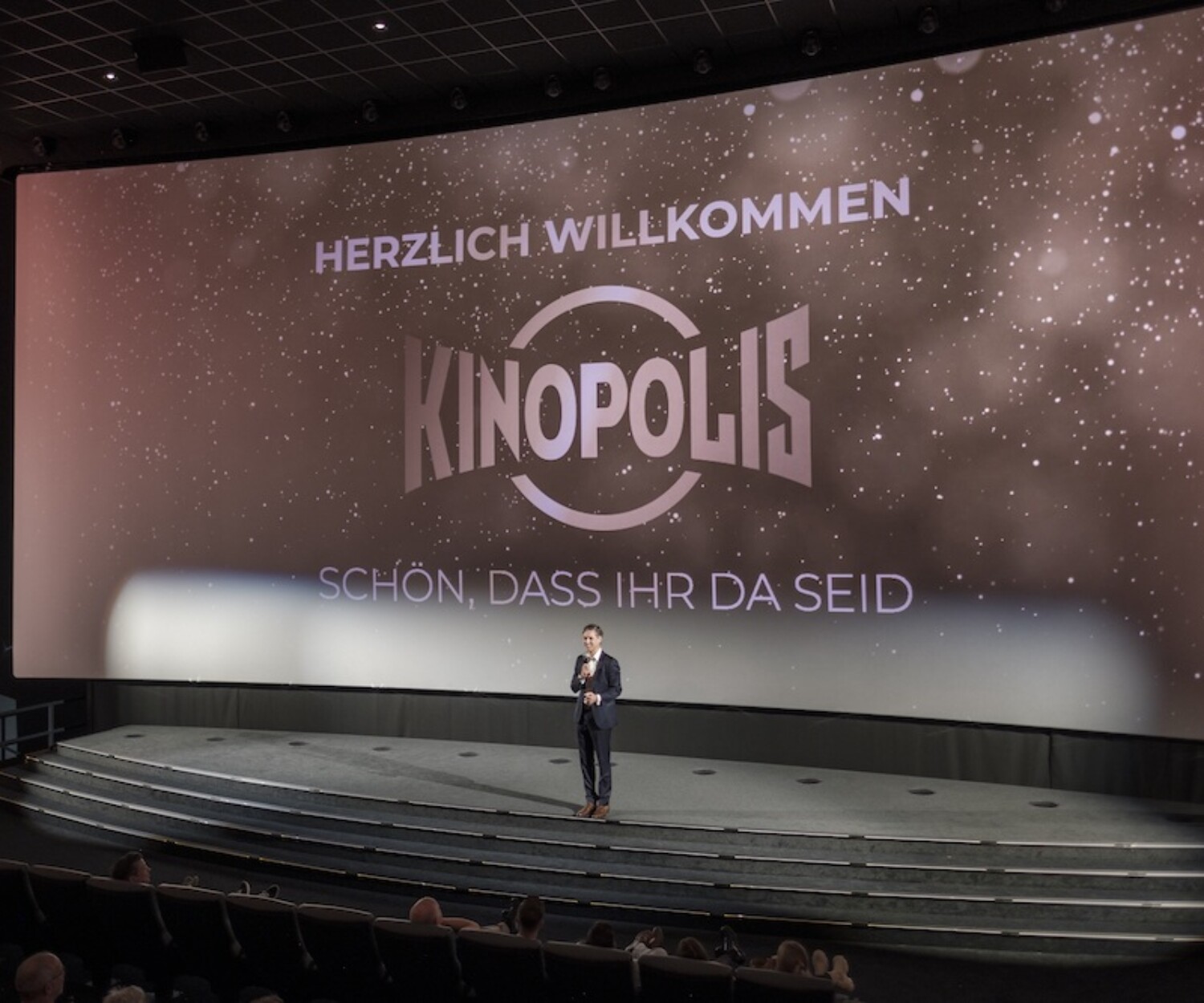 Bühnenpräsentation zum Opening des Kinopolis Bad Homburg