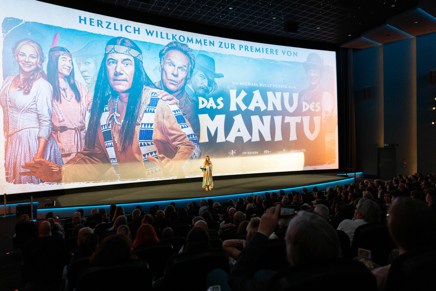 Foto von der Leinwand bei der Constantin Film Premiere von Das Kanu des Manitu