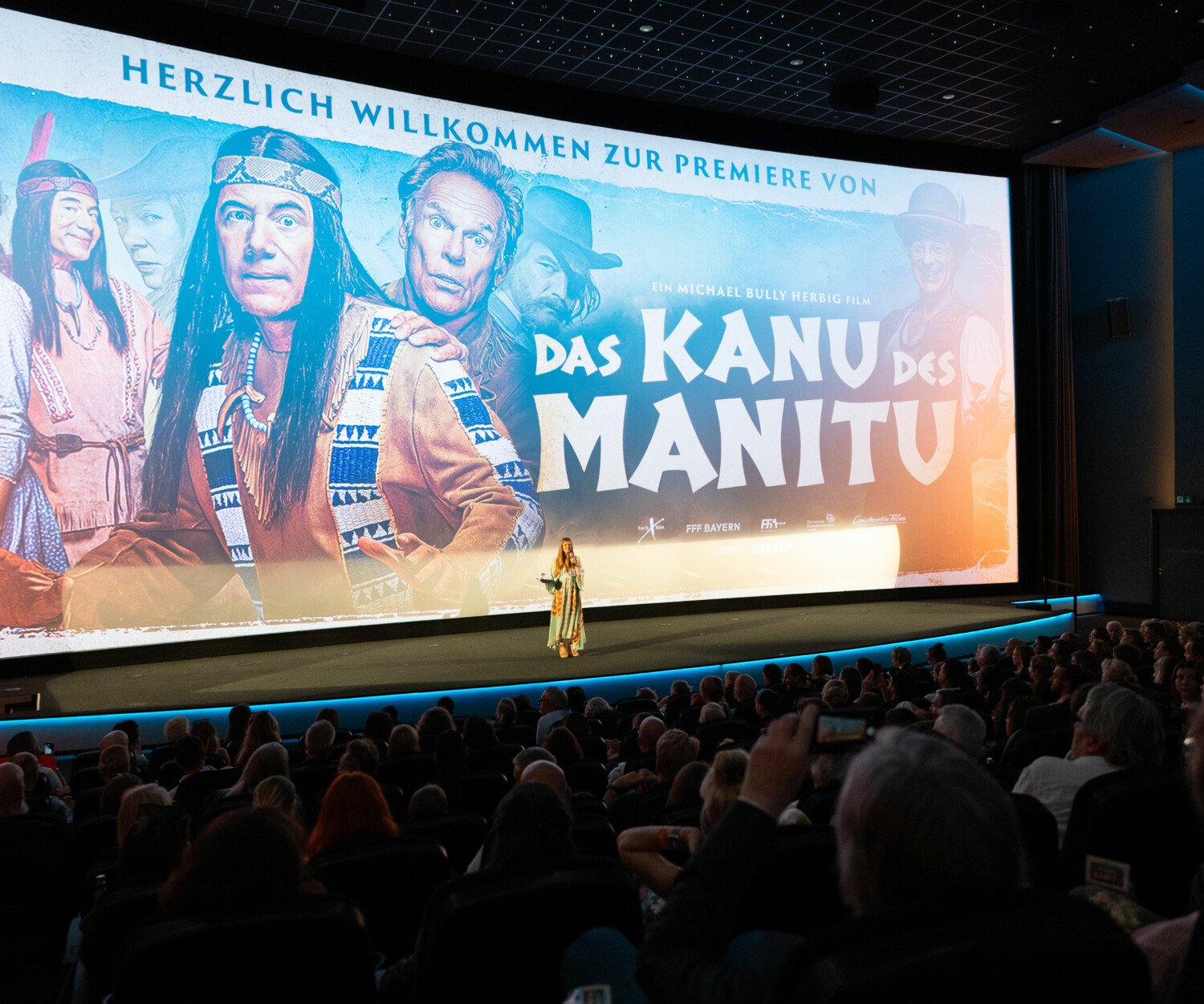 Foto von der Leinwand bei der Constantin Film Premiere von Das Kanu des Manitu